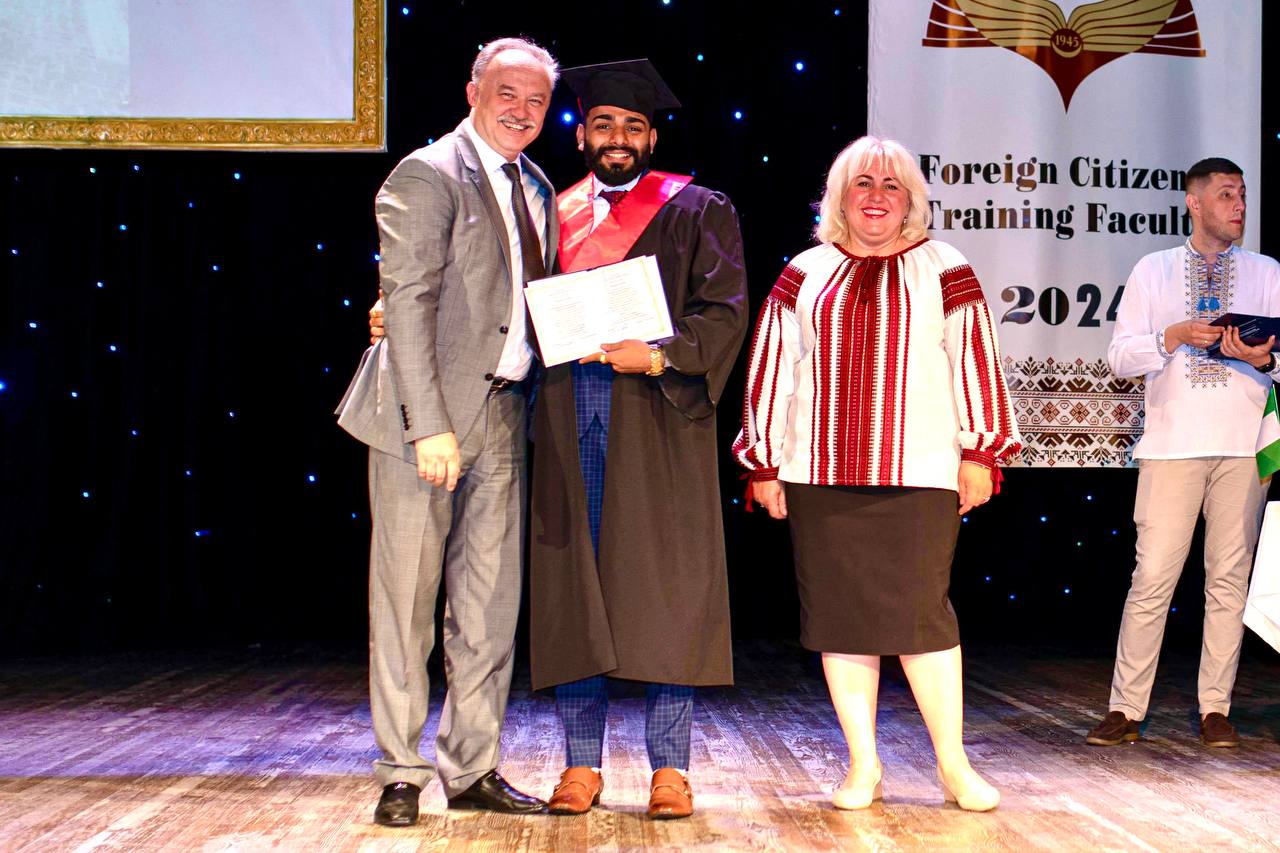 Certificate handover from professor